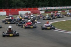 Chaos in first corner of Junior Heat 3, Sandy in the middle of it...